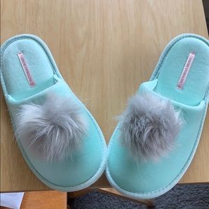 Like new Victoria secret slippers